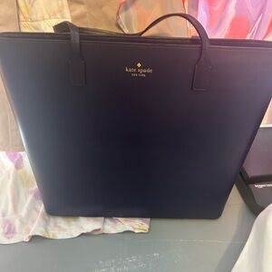 Navy Kate spade . She is in excellent condition . Ask me to show !